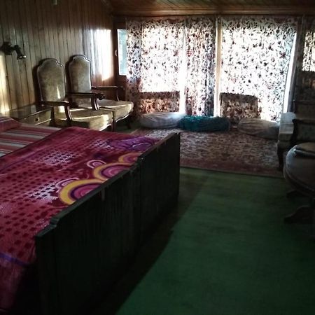 Huts Hotel Patnitop Luaran gambar