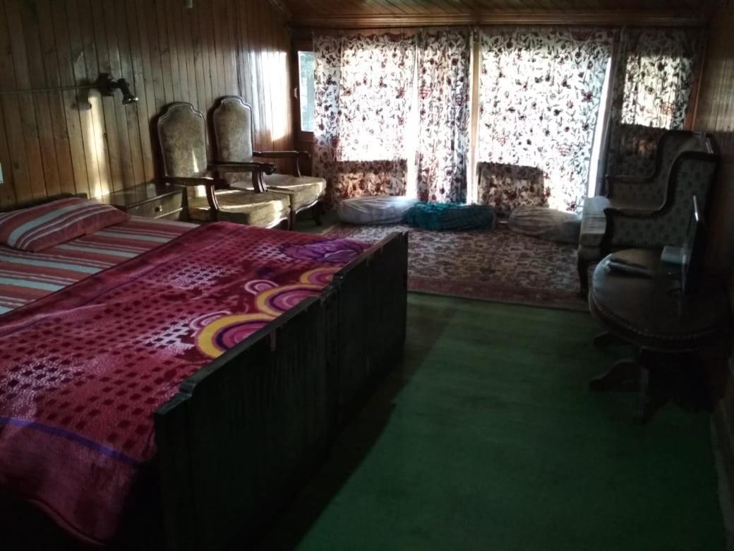 Huts Hotel Patnitop Luaran gambar